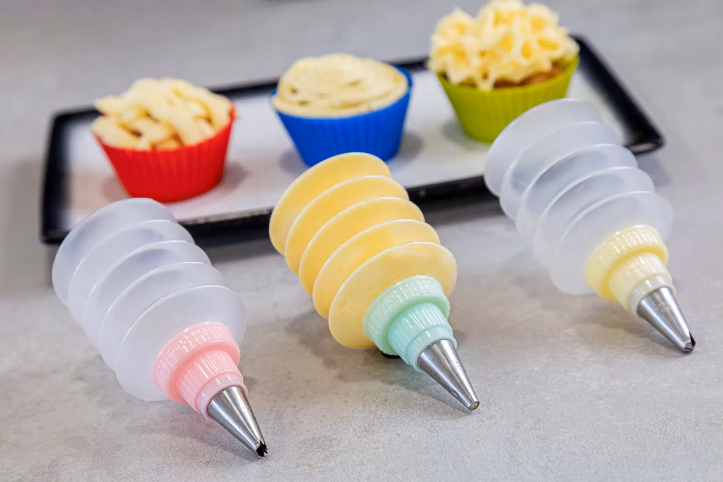 KitchenCraft Cookie and Cupcake Decorating Kit in White and Multicolour with Piping Bag and Nozzles – 2