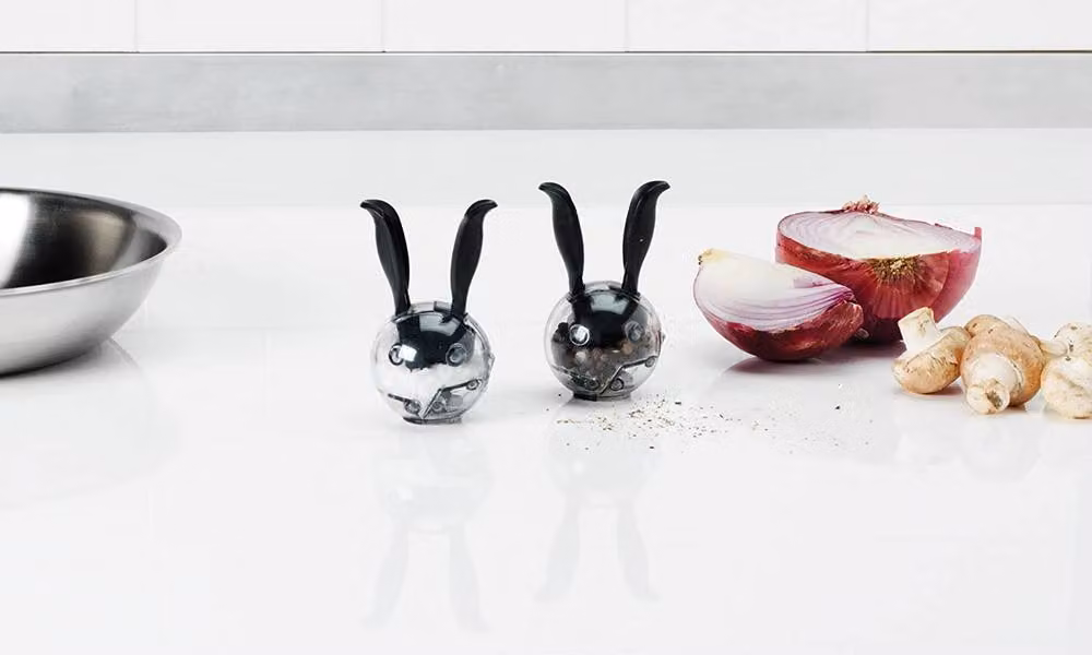 Chef'n Magnetic PepperBall Salt and Pepper Grinder Set in Multicolour – 3
