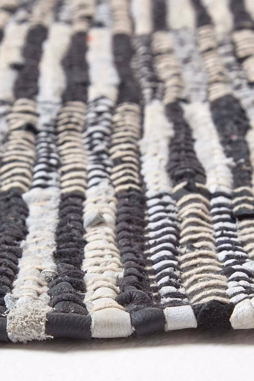 Homescapes Real Leather Handwoven Striped Block Check Rug in Black, White and Multicolour, W: 150 cm, L: 240 cm – 3