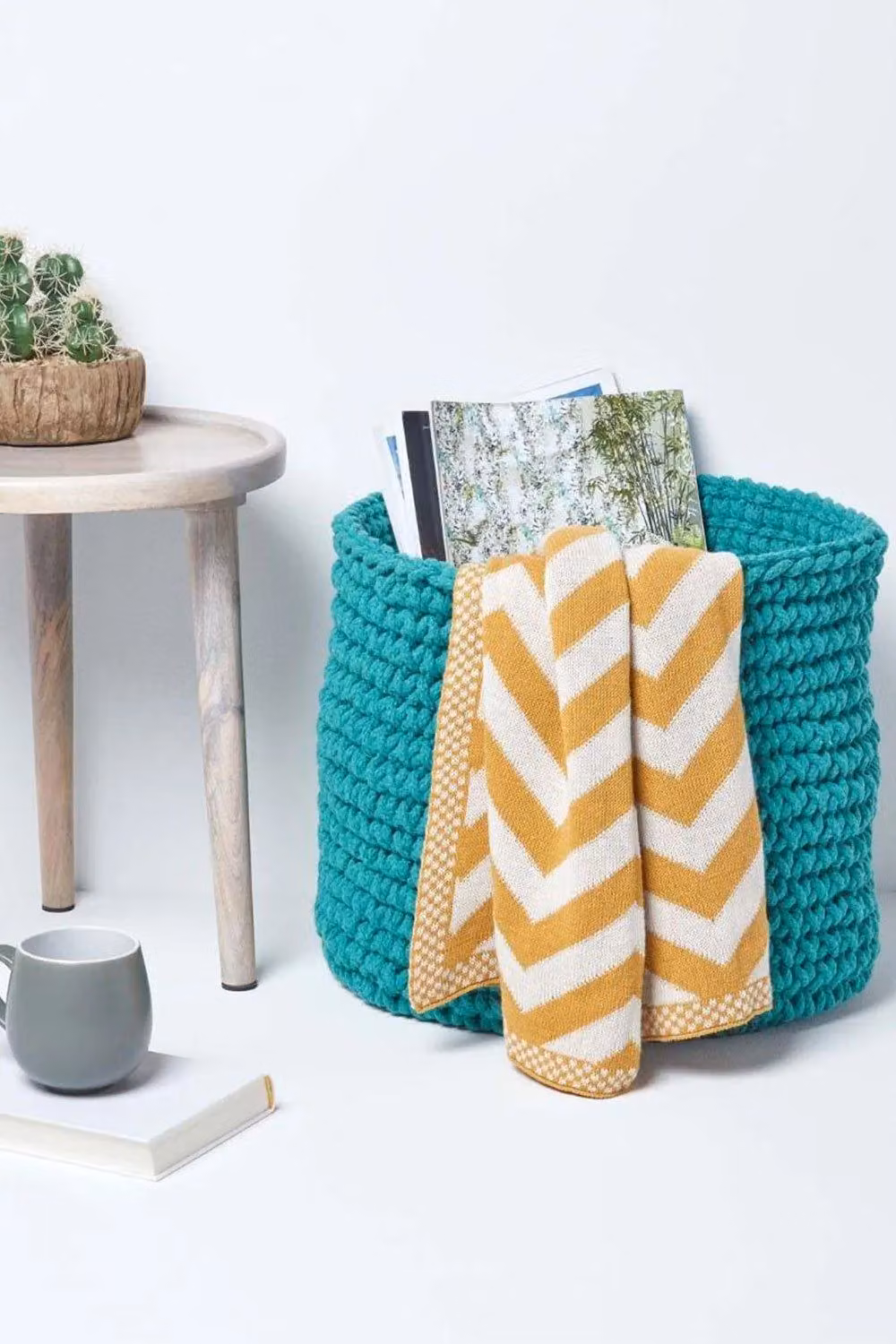 Homescapes Cotton Knitted Round Storage Basket in Green, W: 42 cm, D: 37 cm, H: 37 cm – 3