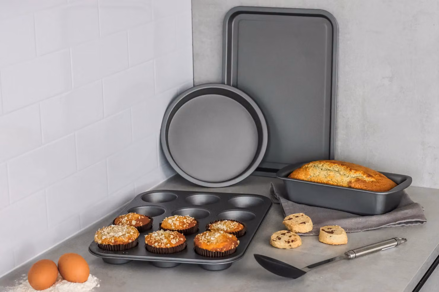KitchenCraft Non-Stick Carbon Steel 4-Piece Bakeware Set in Grey – 2