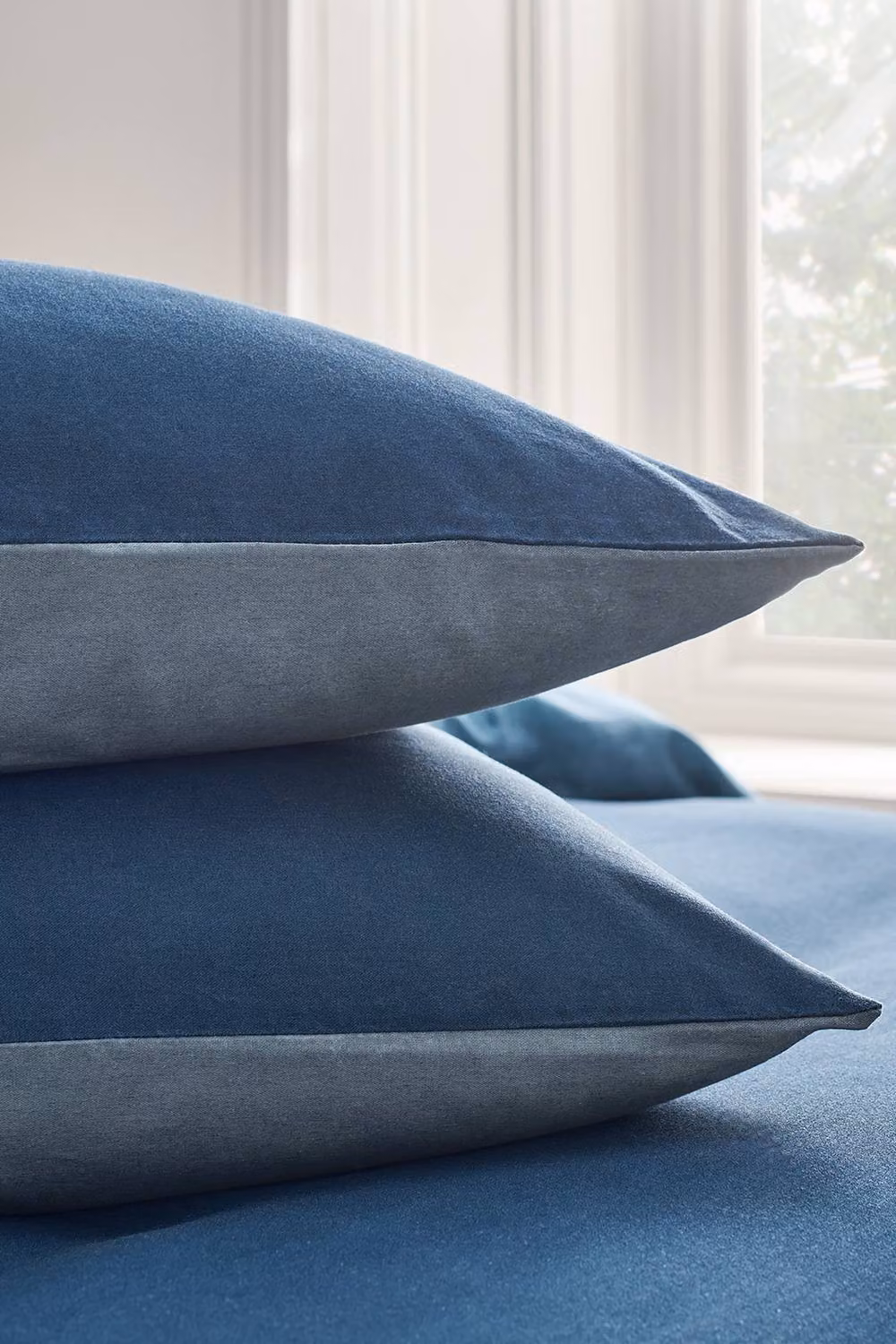 CHRISTY Relaxed Linen Washed Finish Reversible Standard Pillowcase Pair in Blue – 3