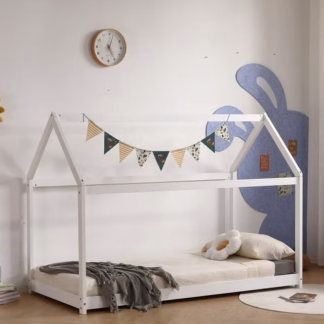 RELAXBy AMANI Ely Playhouse Junior Bed Frame in White Lacquered Solid Pine, 70 x 160 cm