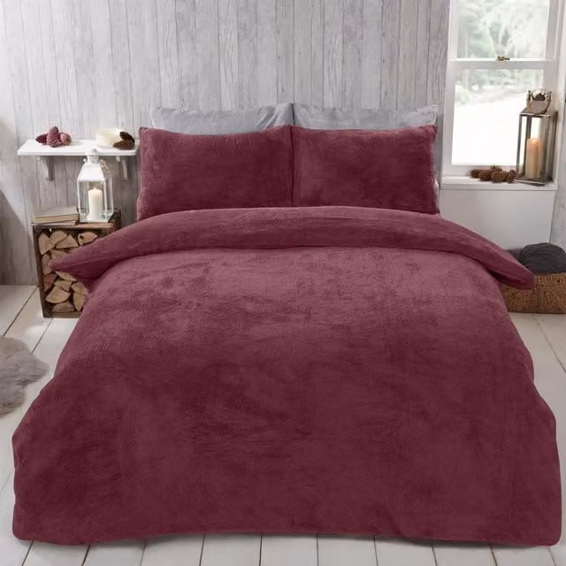 Brentfords Red Plain Polyester Duvet Cover and Pillowcase Set, 140 x 200 cm