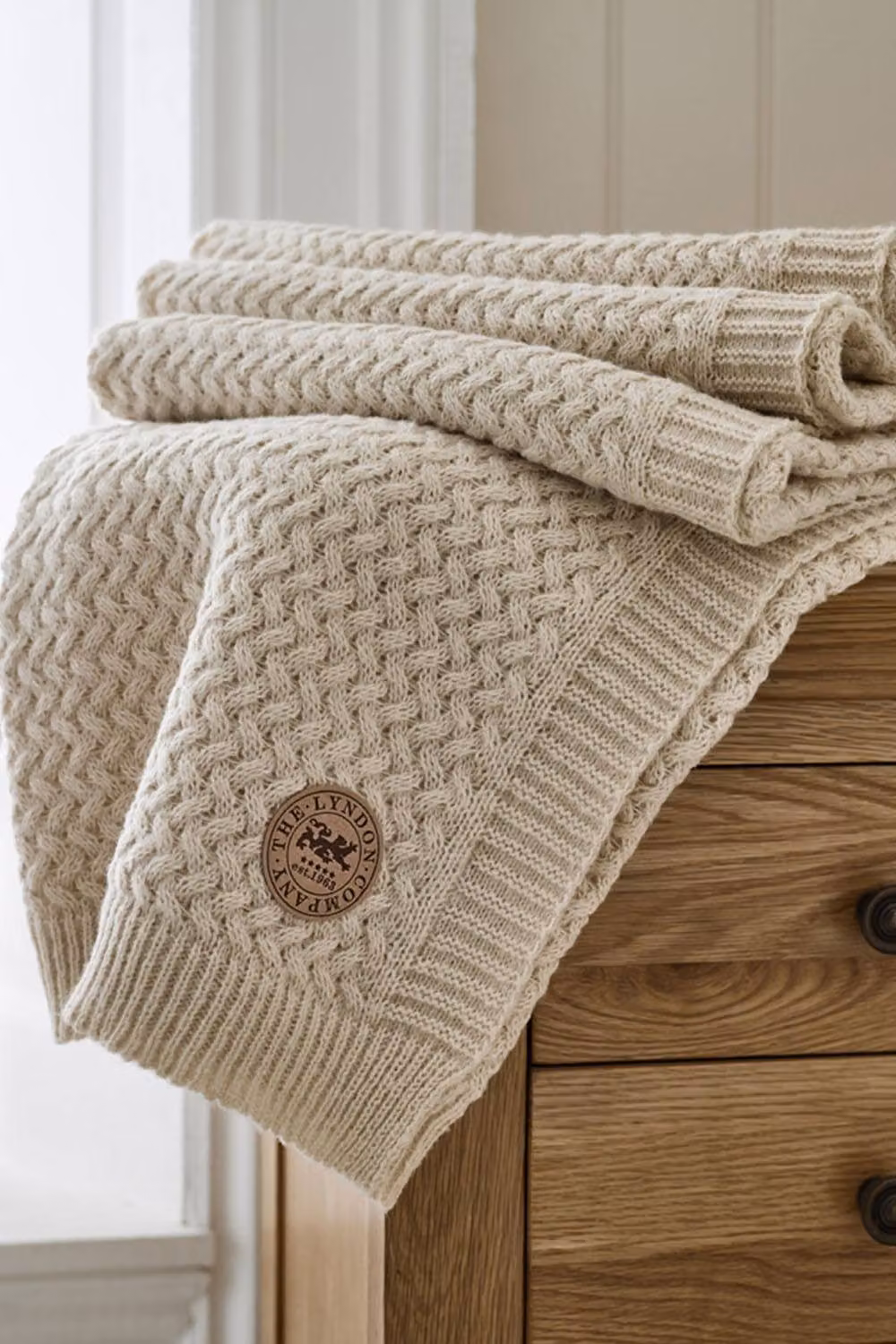 The Lyndon Company Cadenza Knitted Supersoft Yarn Dyed Throw in Beige, W: 130 cm, D: 170 cm – 2
