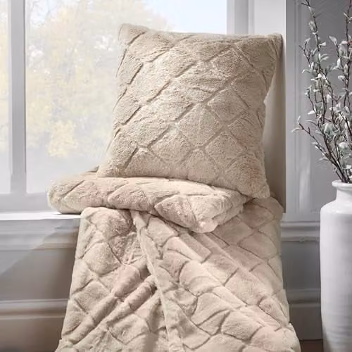 Catherine Lansfield Cosy Diamond Faux Fur Square Cushion in Beige, W/D/H: 43 x 43 x 43 cm – 4