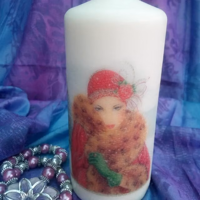 Viki White Vintage Style Pillar Candle, Height: 25.4 cm