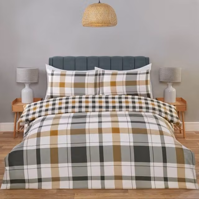 Braemar Checked Microfibre Duvet Cover and Pillowcase Set in Multicolour Green, Yellow and White, W: 140 cm, L: 200 cm