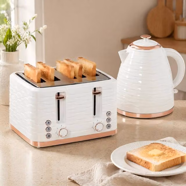 STILVORA Kettle and 4 Slice Toaster Set in Cream – 1
