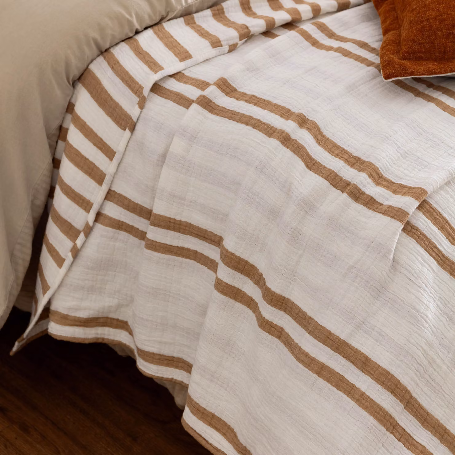 Yard Reversible Woven Striped Muslin Cotton Bedspread in Brown, W/D/H: 220 x 140 x 140 cm – 2
