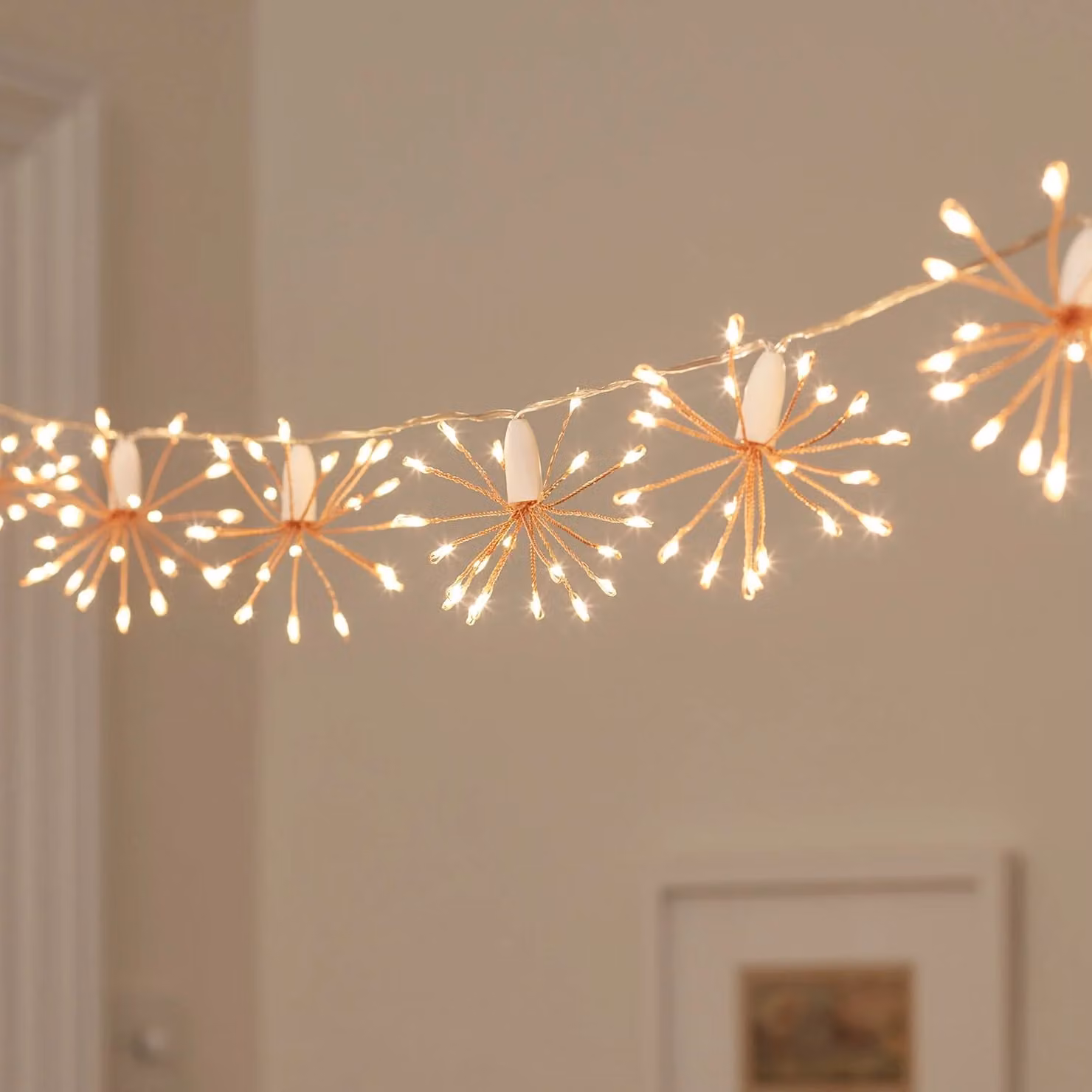 Lights4fun 15 Starburst LED Fairy Lights in Warm White with Gold/Brass Finish