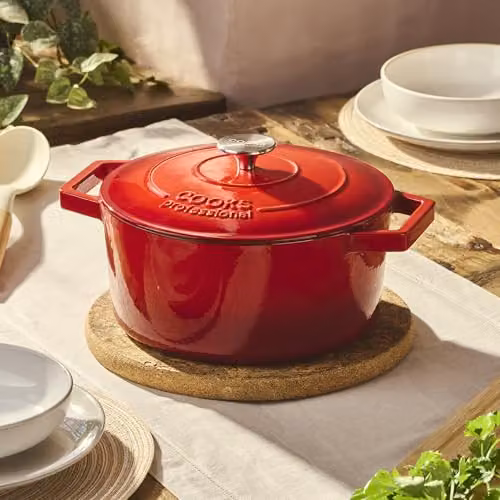 Cooks Professional Enamelled Cast Iron Casserole Dish with Lid and Handles, Red, 26cm, 5.8l – 2