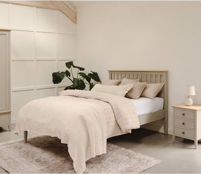 Pembroke Modern Solid Wood Bed with Oak Tops in Grey Brown, King Size (W/D/H: 180 x 200 x 114 cm)
