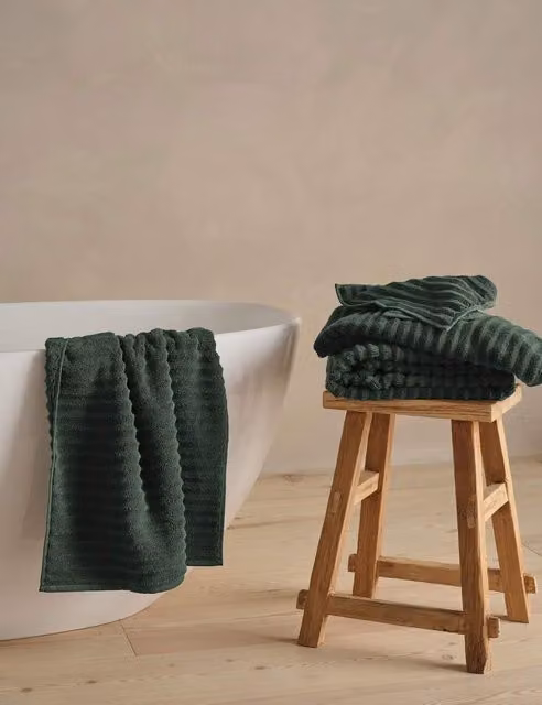 Bedfolk The Ripple Fluffy Pure Turkish Cotton Towel in Dark Green