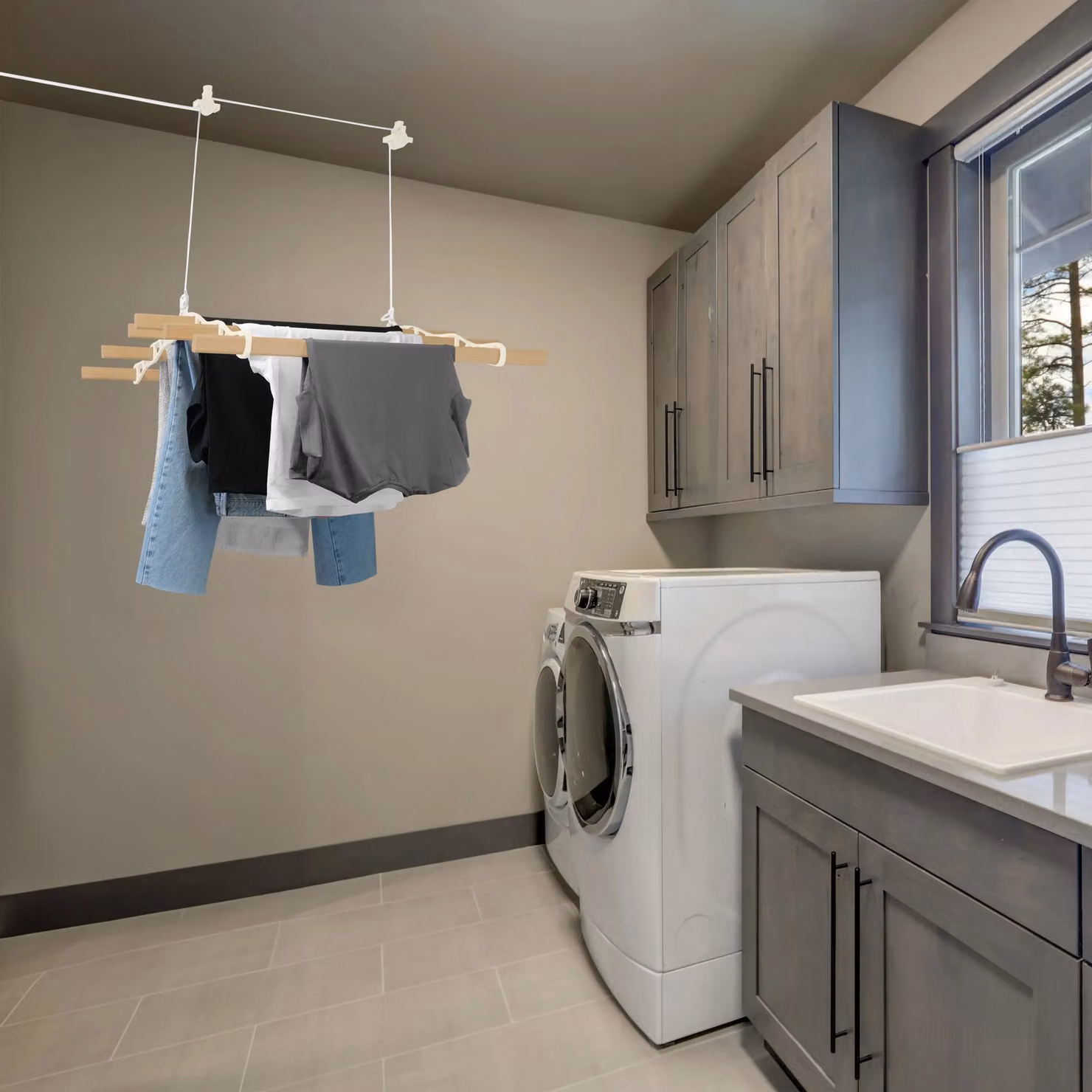 Monstershop Clothing Ceiling Pulley Airer in White – 3