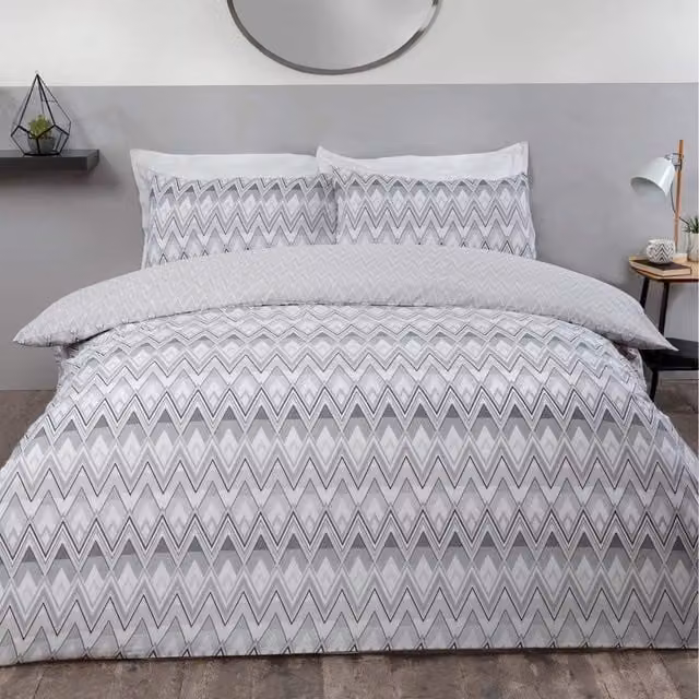 Sleepdown Zig Zag Geometric Duvet Cover Set in Monochrome Black, White and Grey, W: 140 cm, H: 200 cm