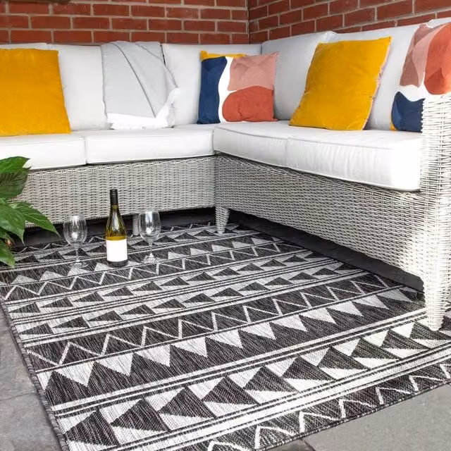 Kukoon Grey Geometric Aztec Outdoor, Garden and Patio Area Rug, W/D: 120 x 170 cm – 1