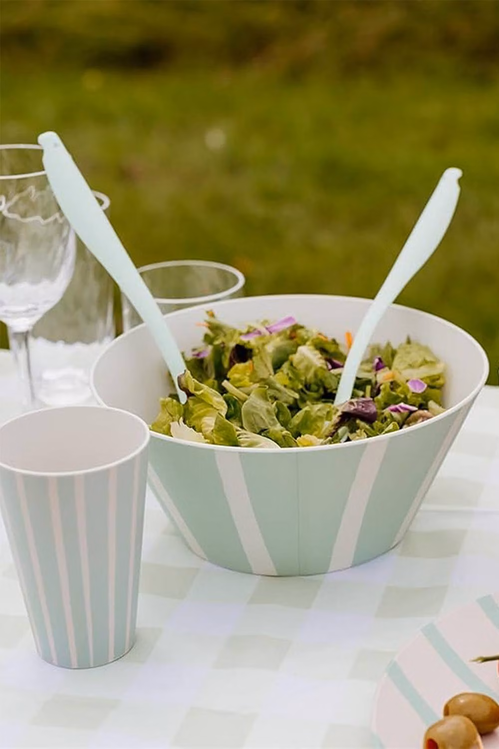 Bayside Thurlestone 16pc Stackable Melamine Picnic Dinner Service Set in Multicolour Striped White and Green – 2