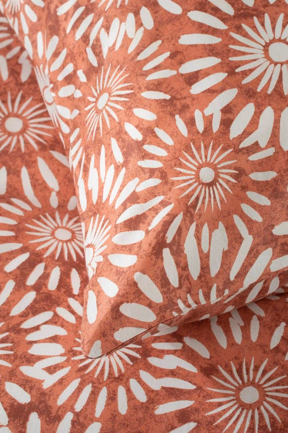 Deyongs Studio Thompson Floral Printed Cotton Duvet Set in Orange – 2