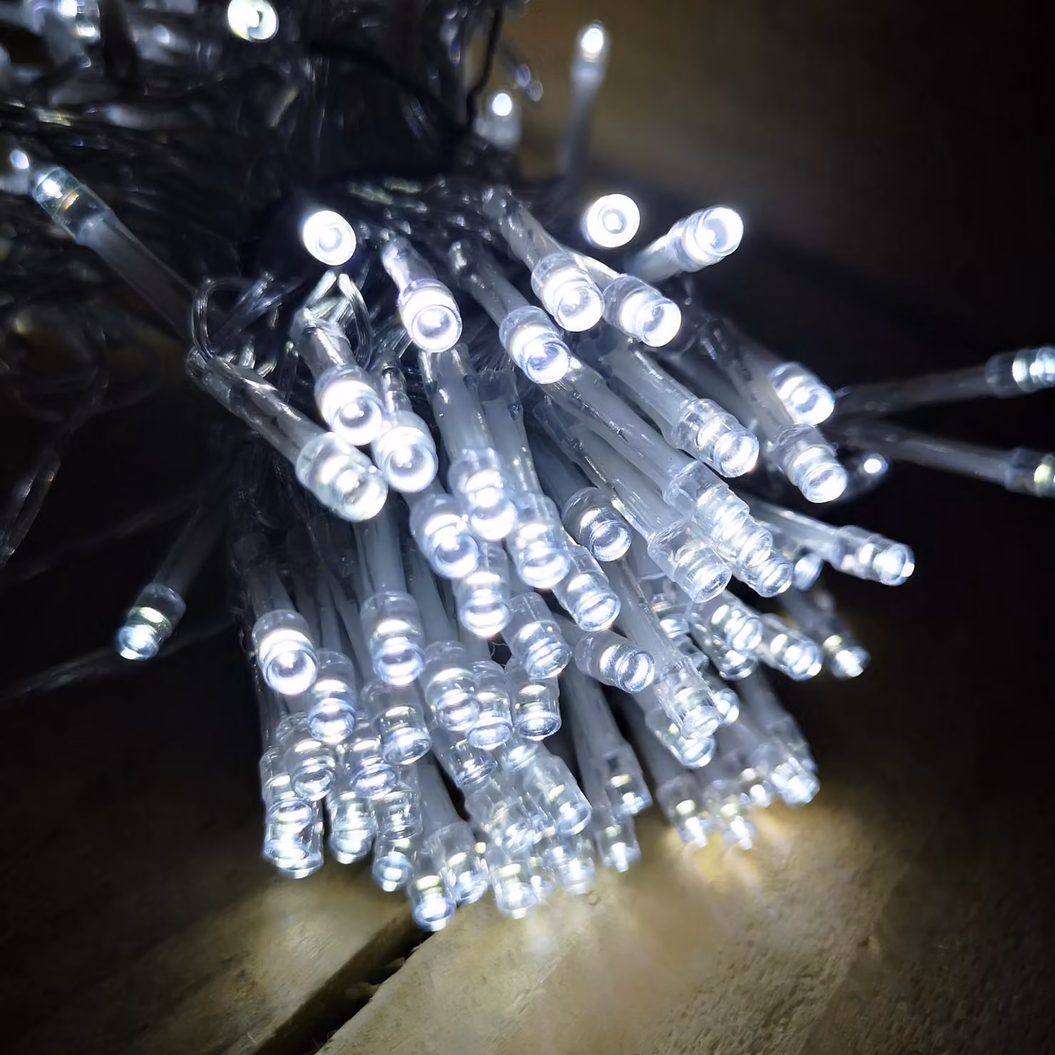Samuel Alexander 20m Battery Operated Christmas String Lights with 200 Cool White LEDs on a Transparent Cable – 2
