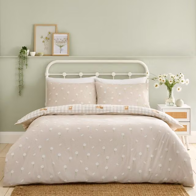 Divante Daisy Doodle Reversible Floral Duvet Set in Beige