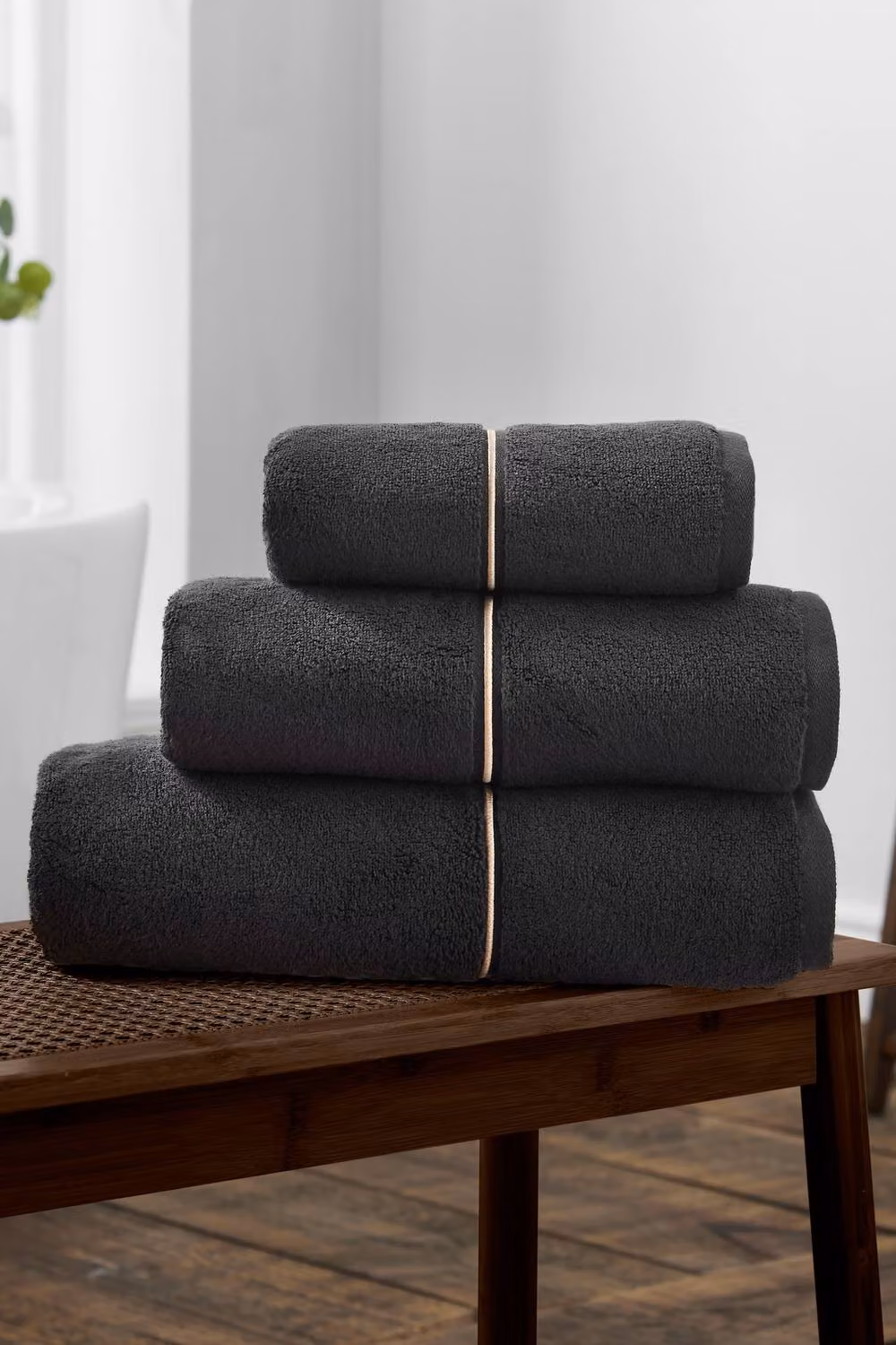 Bianca Zero Twist Satin Stitch Cotton Bath Towel in Black, W/D/H: 70 x 127 cm – 3