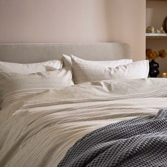 Murmur Reversible Striped Woven Cotton Duvet Cover and Pillowcase Set in Beige, W/D/H: 200 x 200 cm