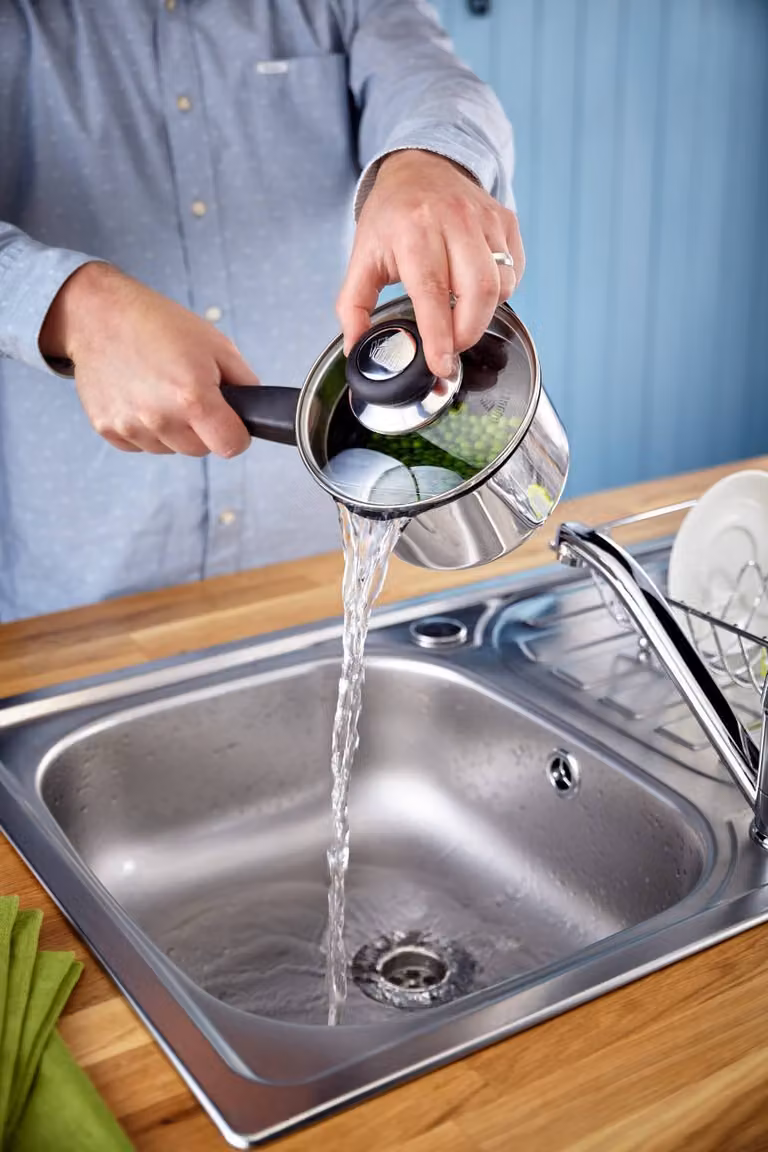 Judge Vista Non-Stick Draining Saucepan with Pouring Lip, Silver, 20cm, 3L