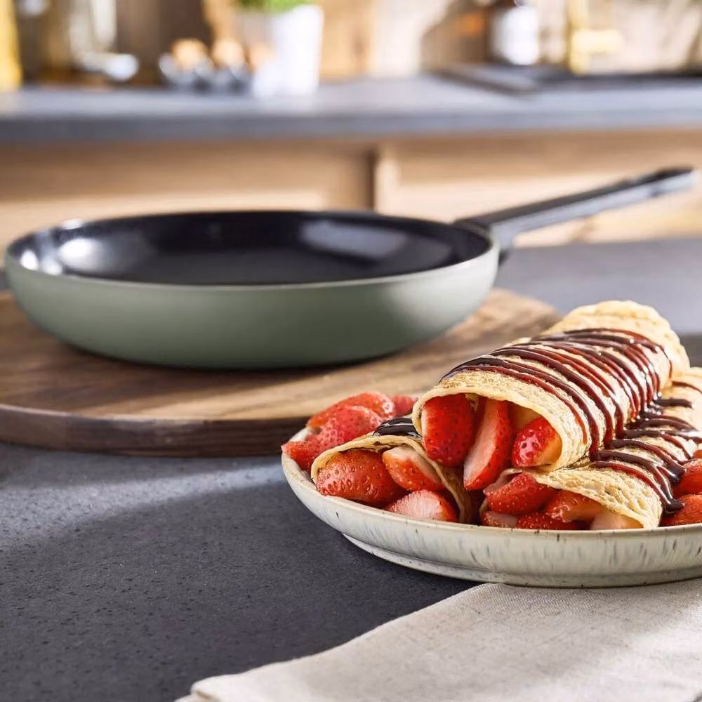 Morphy Richards Green Aluminium Frying Pan with Ceramic Coating, Diameter: 24 cm – 11