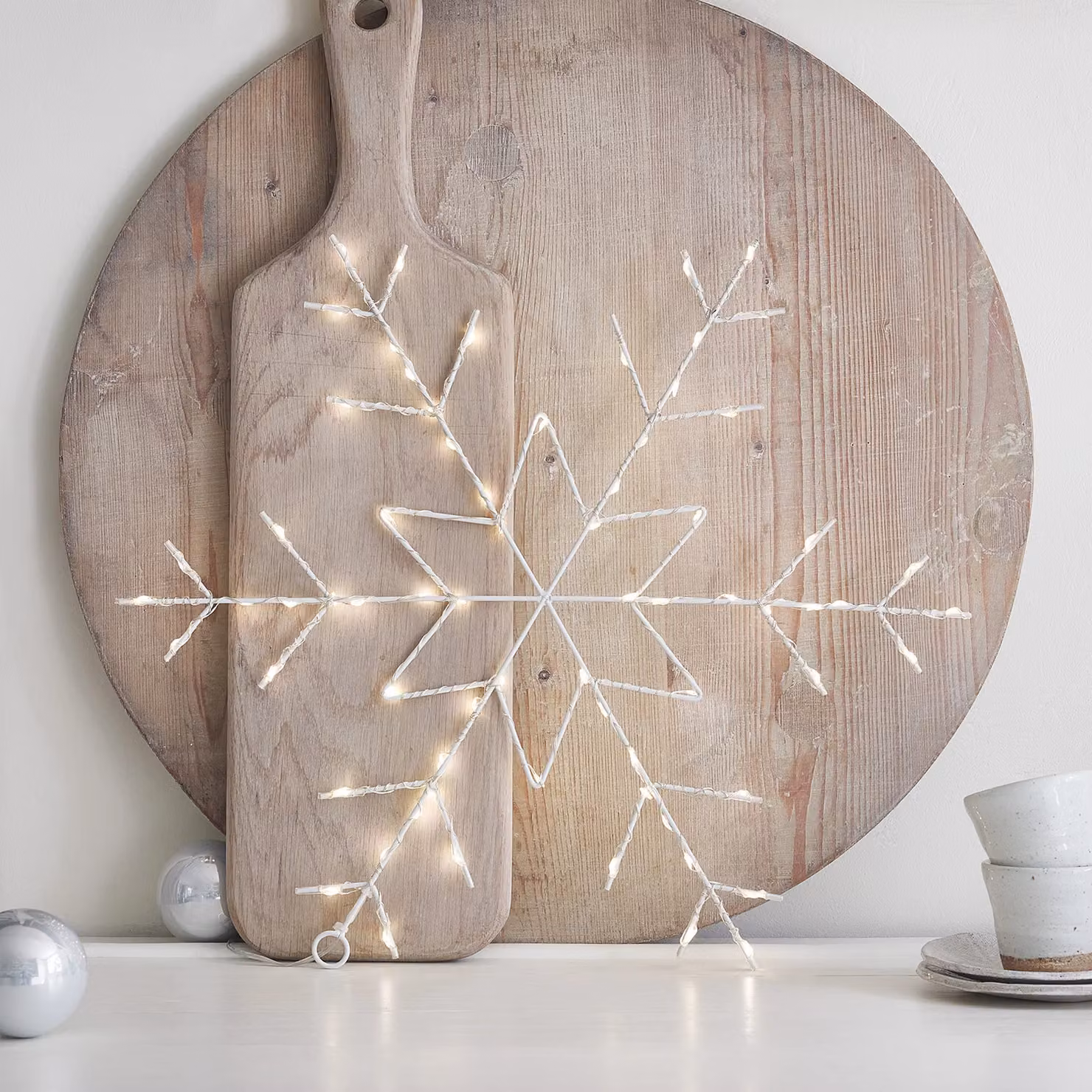 Lights4fun Osby Snowflake Silhouette LED Hanging Christmas Decoration, White, 50 cm – 1