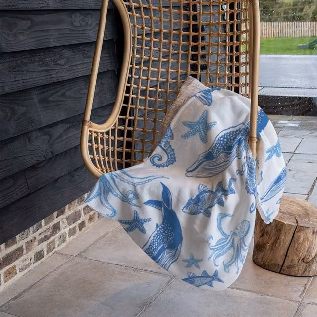 Benjamin Tate Design Sealife Fleece Blanket in Blue and Beige, W/D/H: 120 x 150 cm