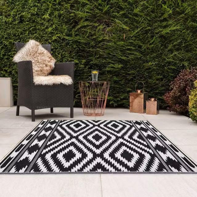 JVL Reversible Black Plastic Woven Outdoor Rug, W: 120 cm, L: 170 cm