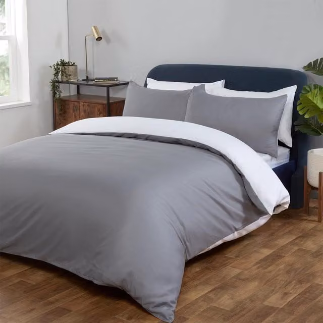 OHS Reversible Plain Microfibre Duvet Cover and Pillowcase Set in White and Grey, W: 180 cm, L: 200 cm – 1
