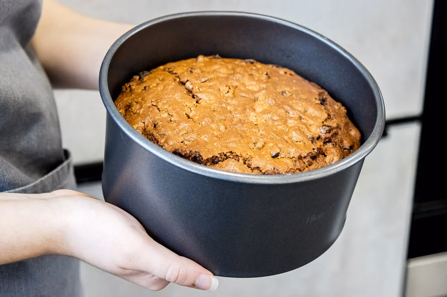 MasterClass Non-Stick Loose Base Round Carbon Steel Deep Cake Tin, Grey, Diameter: 18 cm – 11
