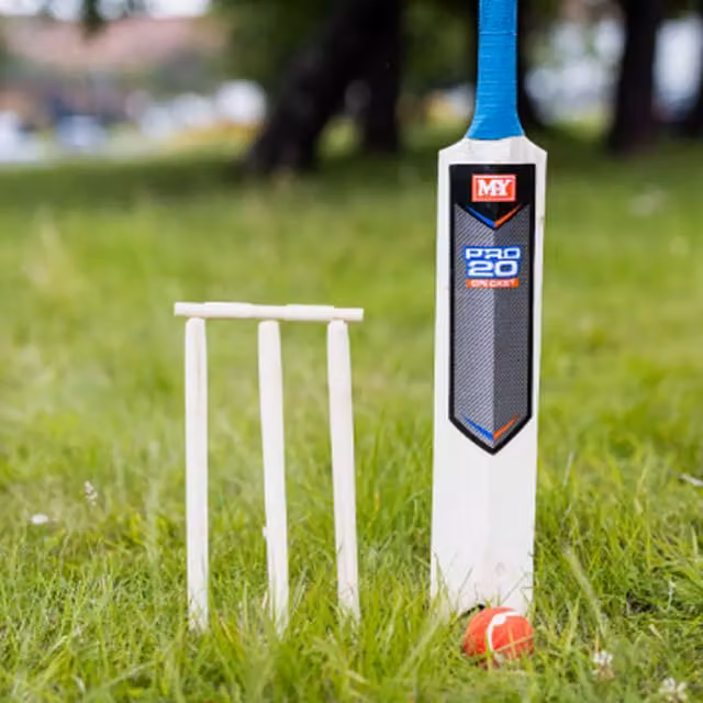 Garden Mile Kids Cricket Set in Brown
