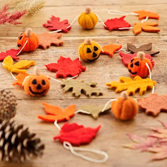 Paper High Autumnal Pumpkin and Leaves Garland in Orange, Red, Yellow and Brown – 1