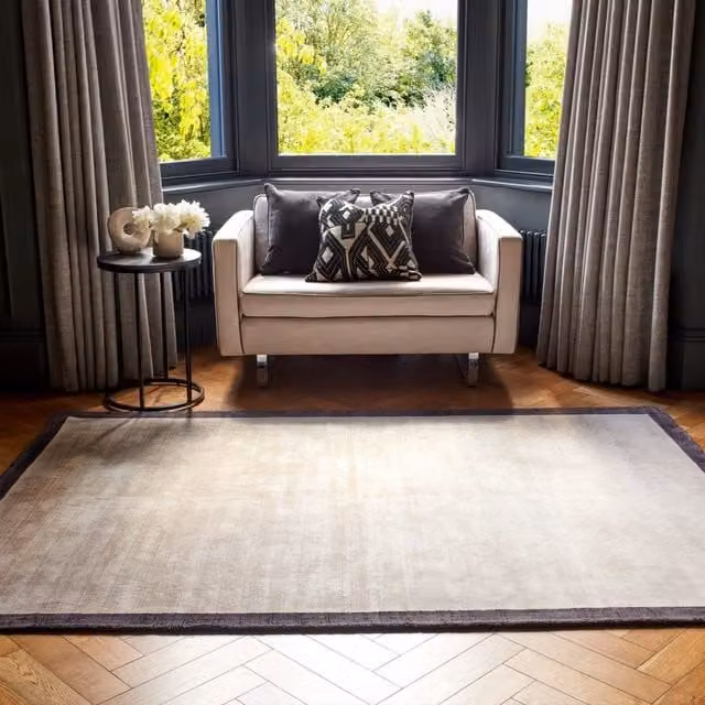 The Rug Shop UK Handmade Modern Plain Viscose Rug in Charcoal Grey, W/D: 200 x 200 cm – 1