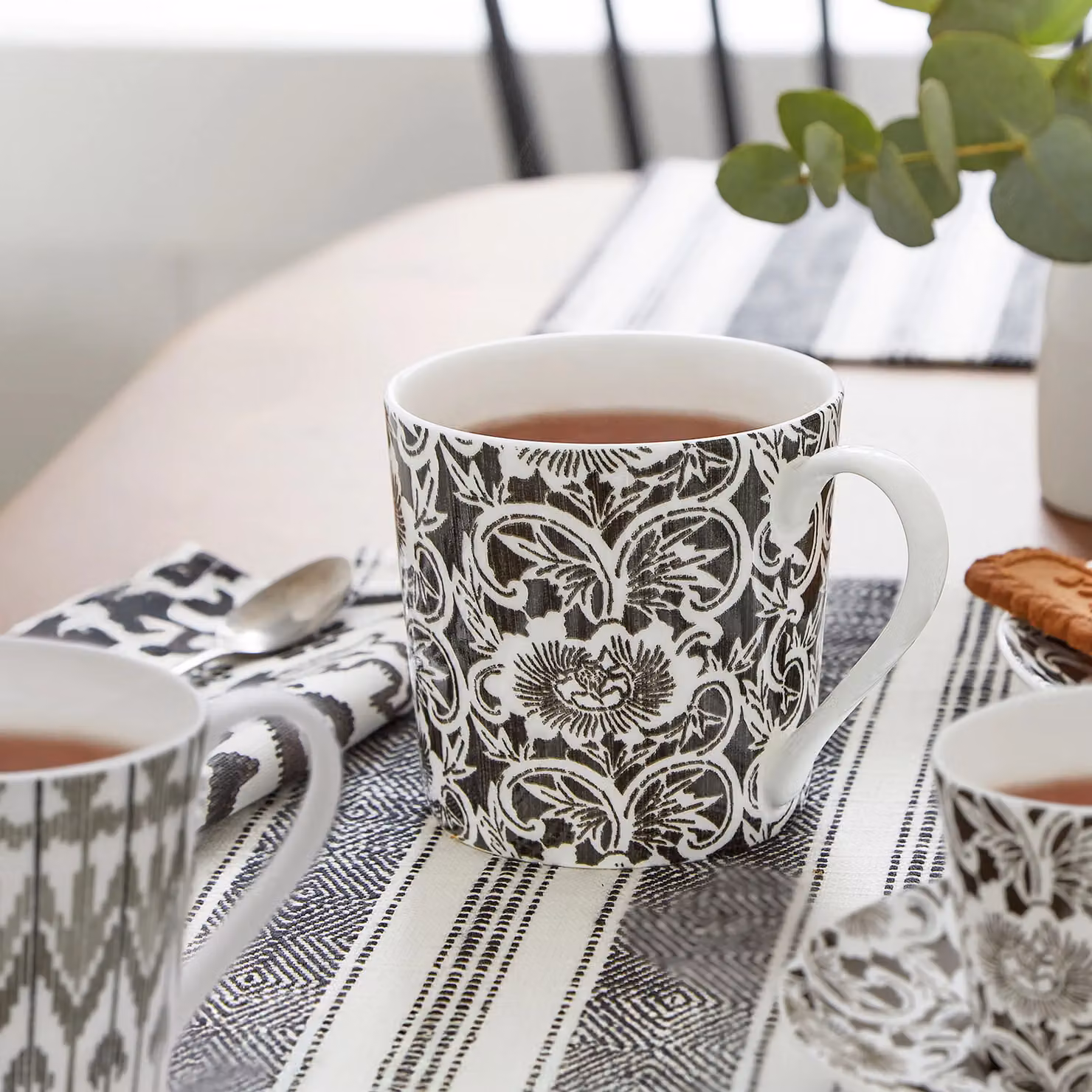 Bedeck of Belfast Mujo Bone China Floral Mug in Grey and Black – 2