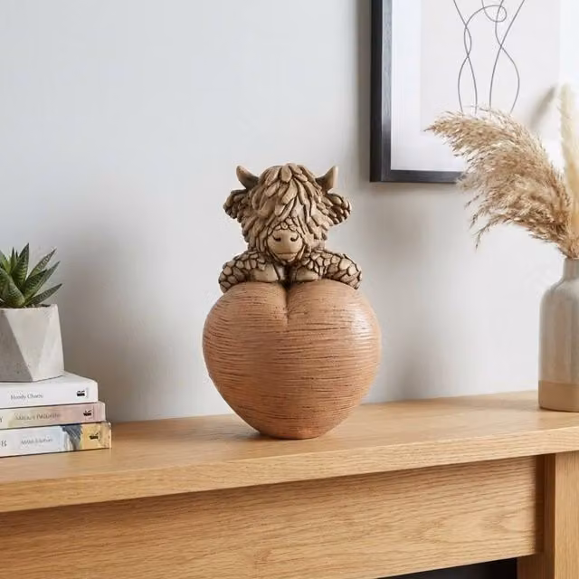 Garden Greatness Highland Cow Wooden Heart Ornament in Brown and Multicolour – 4