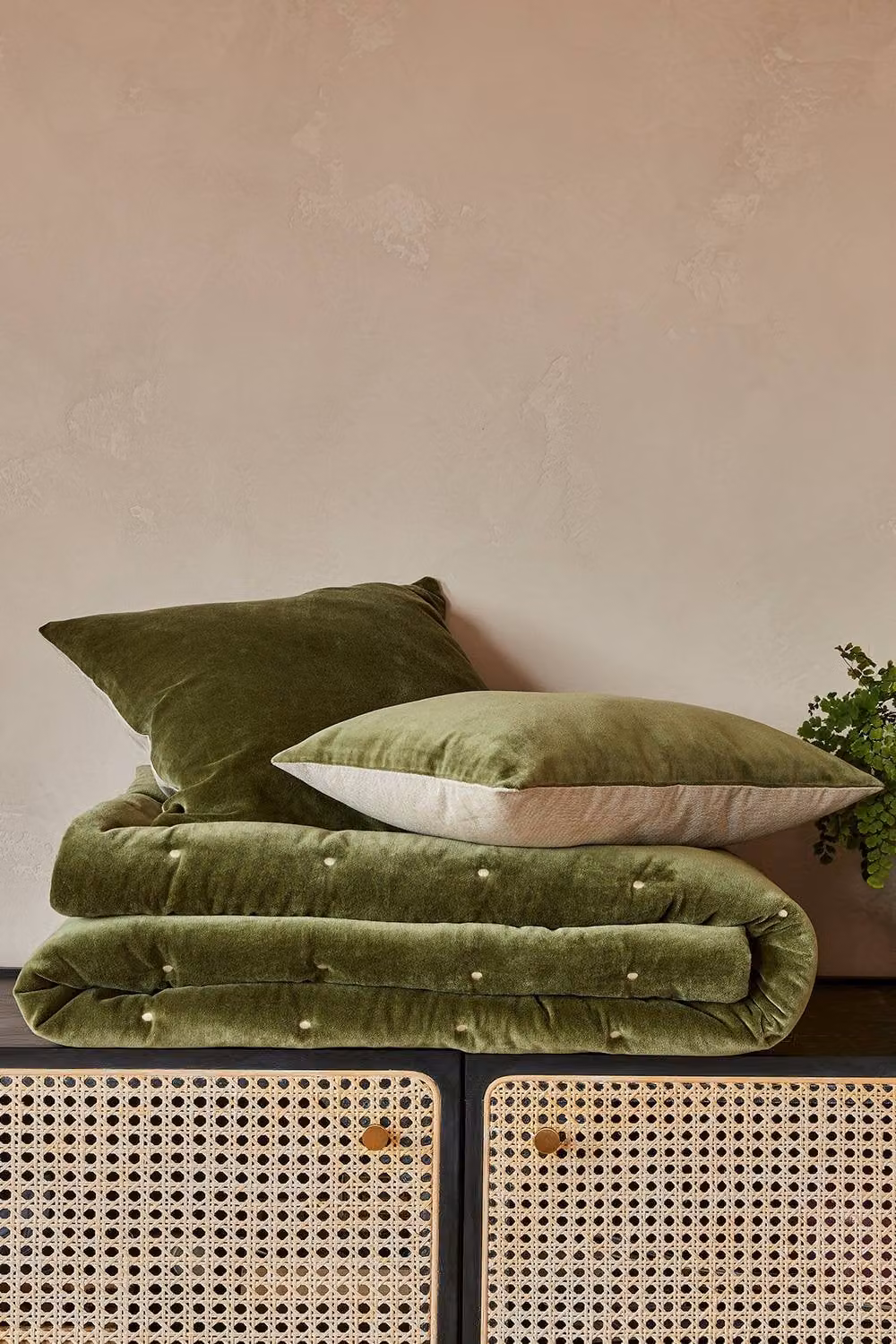 Christy Jaipur Luxury Square Velvet Cushion in Green, 45 x 45 cm – 4