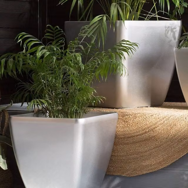 Wyld and Coco Silver Fibre-Clay Square Planter, High-Gloss, W/D/H: 49 x 49 x 49 cm