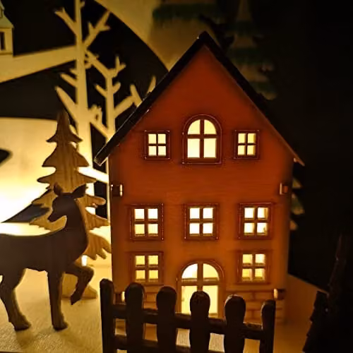 Samuel Alexander Battery Operated Light Up Christmas Wooden Reindeer Village Scene in Brown and White, 19 cm – 6