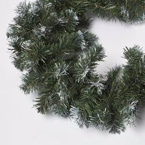 Homescapes Green Snow Dusted Christmas Foliage Garland – 2