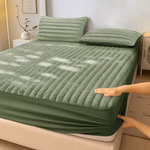 Velosso Jumbo Cord Faux Fur Fitted Sheet in Olive Green, King Size, 180 x 200 cm