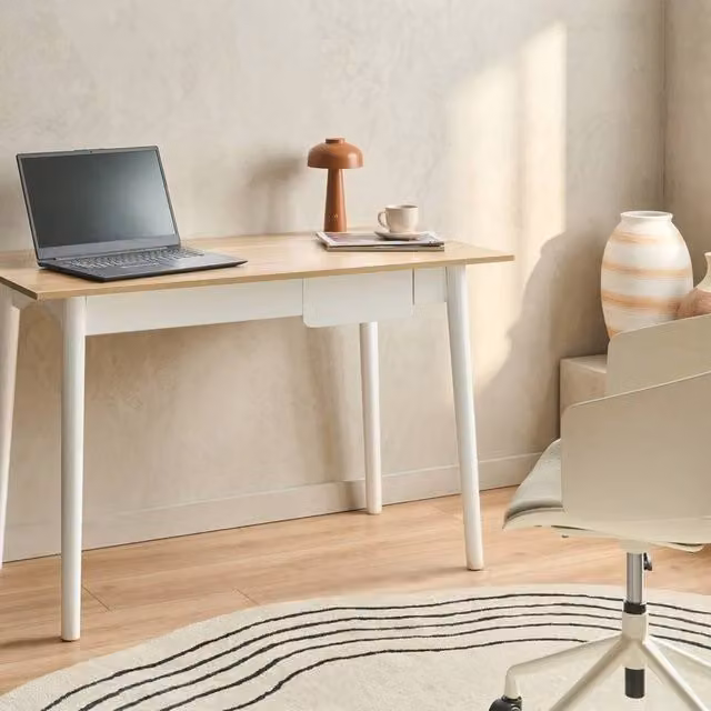 Wyld and Coco Modern Writing Desk in White and Brown, W/D/H: 120 x 60 x 76 cm
