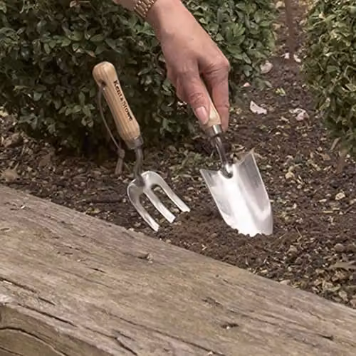Kent & Stowe Stainless Steel Garden Life Hand Fork in Beige – 3