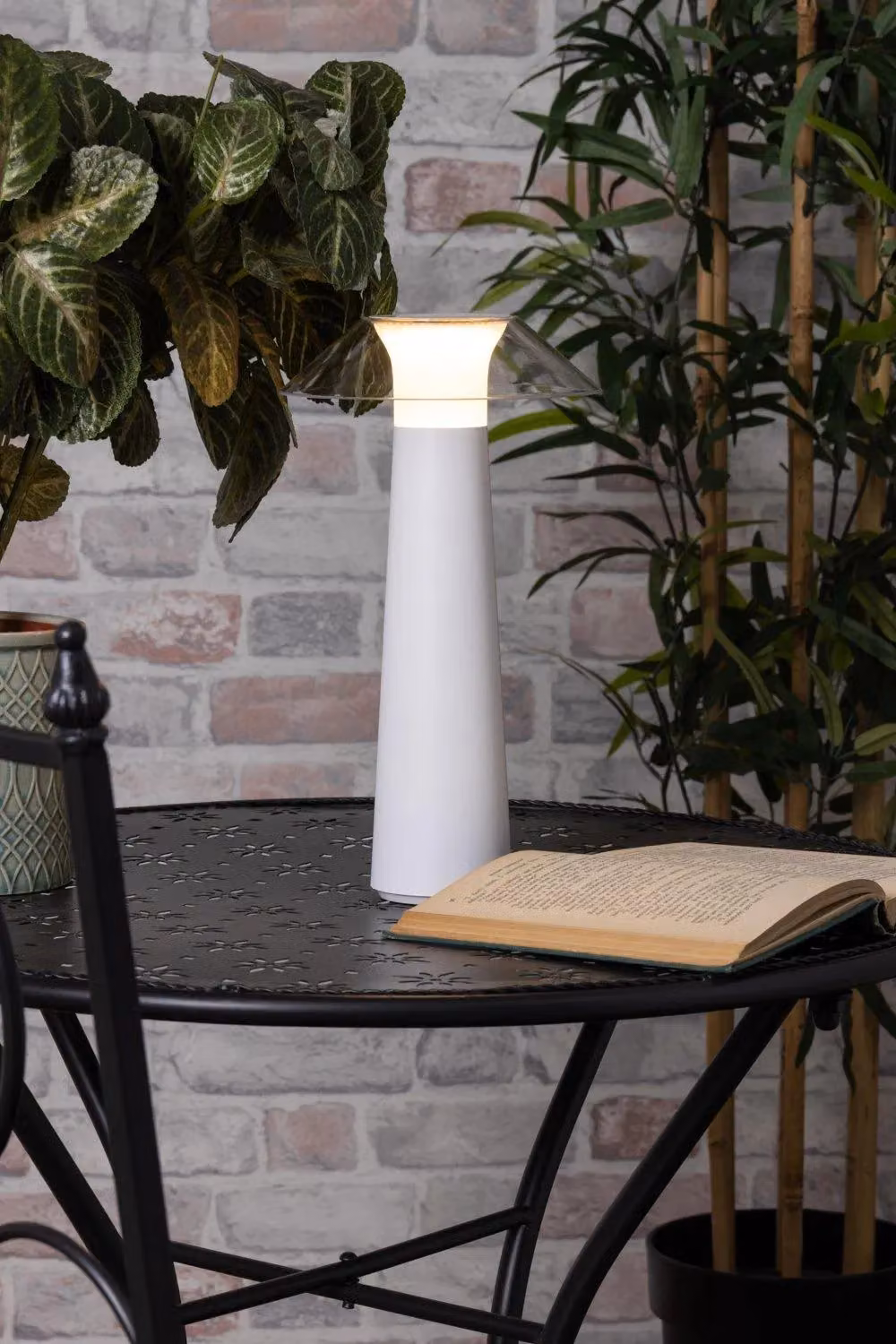 BHS Lighting Lyra Rechargeable Dimmable Outdoor Table Lamp in White and Transparent Glass – 2