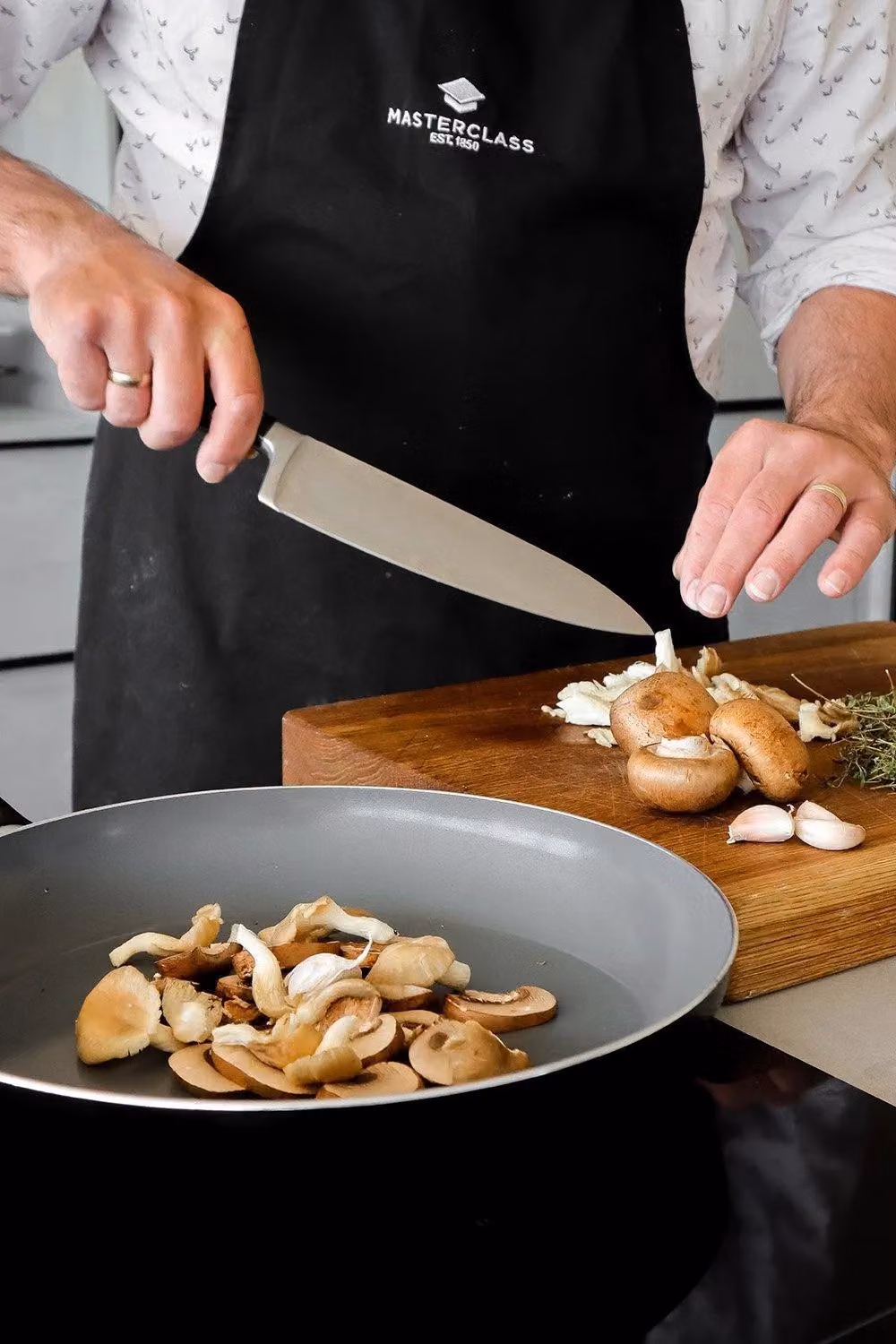 MasterClass Can-to-Pan 30cm Ceramic Non-Stick Aluminium Frying Pan in Grey – 3