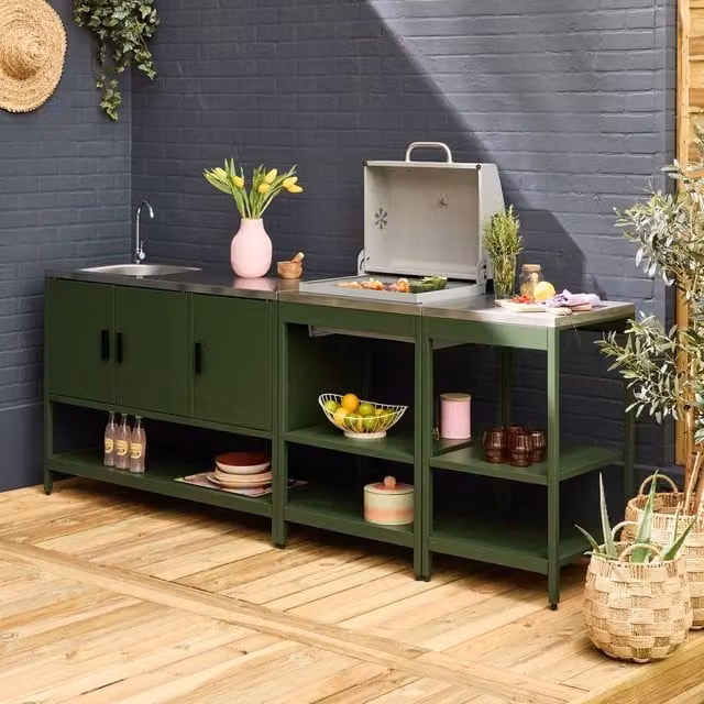 sweeek Outdoor Kitchen with Charcoal Barbecue and 3 Modules including Sink in Green and Stainless Steel – 1
