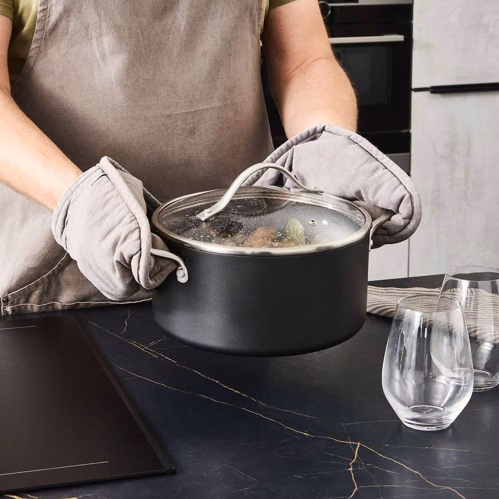 Morphy Richards Mastery 24cm Aluminium Non-Stick Casserole Dish with Glass Lid in Black – 4
